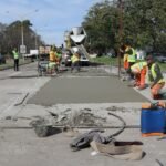 Trabajadores realizan tareas de demolición y reconstrucción de losas de hormigón en los accesos al Túnel Subfluvial, como parte de la obra de recuperación vial.