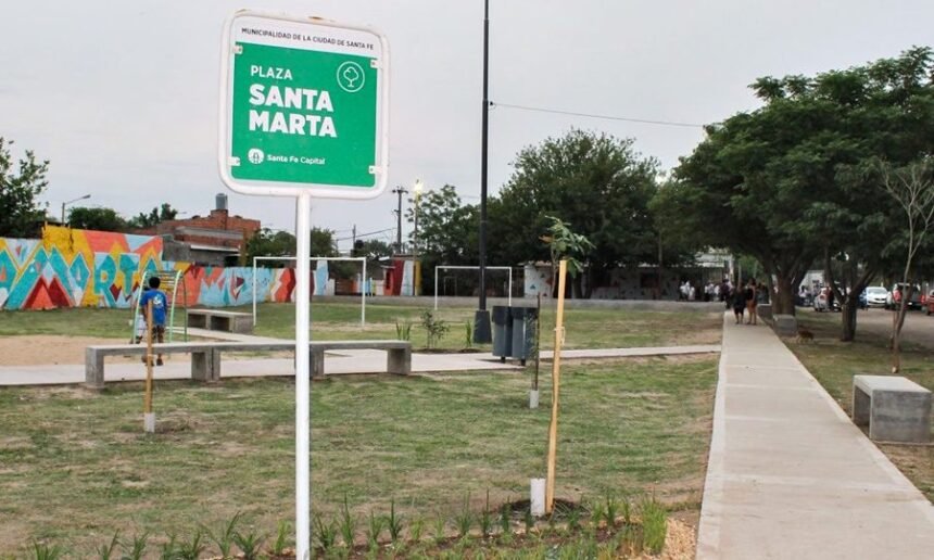 Plaza Santa Marta, espacio público central del barrio
