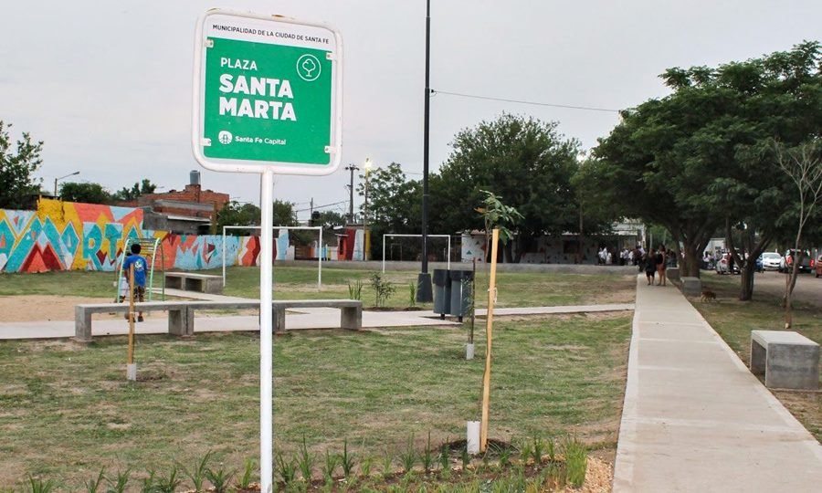 Plaza Santa Marta, espacio público central del barrio