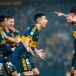 Boca Juniors celebrando uno de los cinco goles en La Bombonera, en una noche que lo dejó como líder del Torneo Clausura. Foto: prensa Boca Juniors.