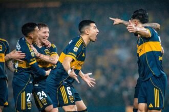Boca Juniors celebrando uno de los cinco goles en La Bombonera, en una noche que lo dejó como líder del Torneo Clausura. Foto: prensa Boca Juniors.