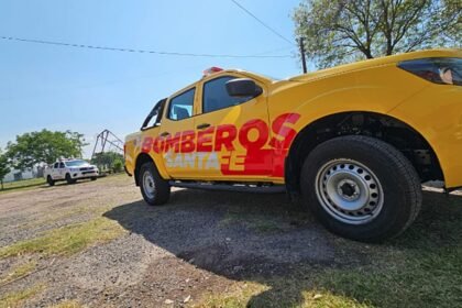 La nueva unidad móvil entregada a los Bomberos Voluntarios de Gobernador Crespo