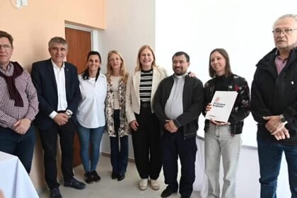 Rodrigo Borla y Gisela Scaglia durante su recorrida por localidades del departamento San Justo.