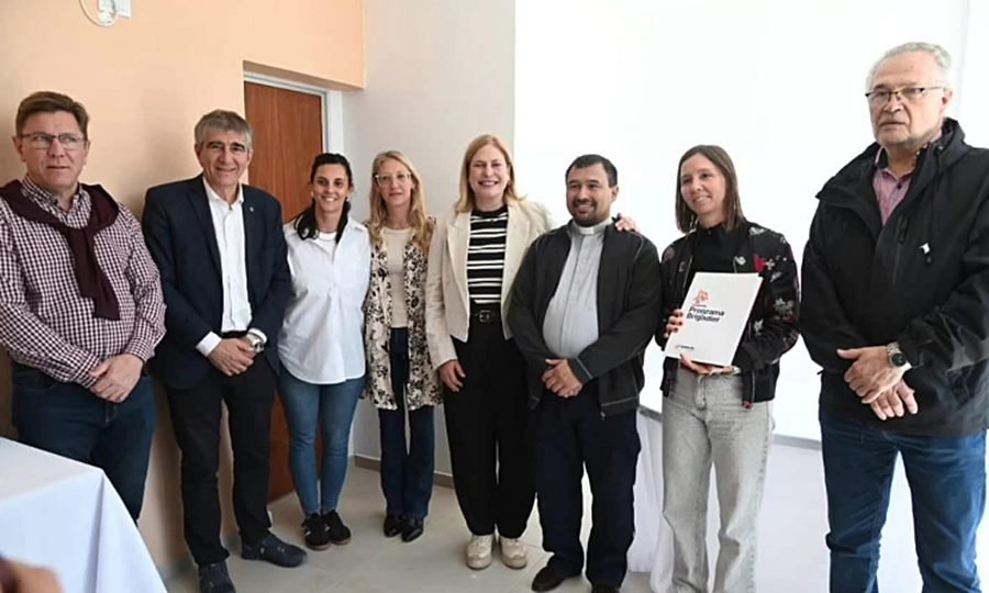 Rodrigo Borla y Gisela Scaglia durante su recorrida por localidades del departamento San Justo.