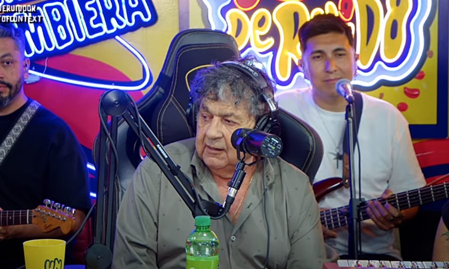 Cacho Deicas, figura histórica de la música tropical argentina, en una presentación en vivo (Foto de archivo ilustrativa).