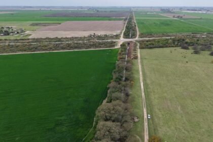 La obra hídrica va a mejorar el escurrimiento hacia el Río Salado, beneficiando a las localidades de Candioti, Laguna Paiva, Arroyo Aguiar, Recreo y Monte Vera.