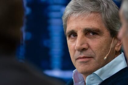 Luis Caputo, ministro de Economía de la Nación y figura clave en la política económica argentina