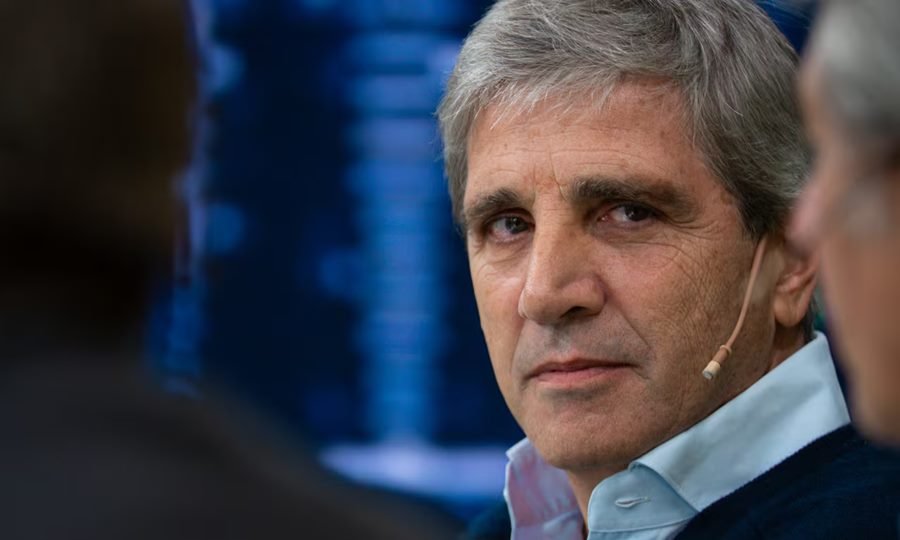 Luis Caputo, ministro de Economía de la Nación y figura clave en la política económica argentina