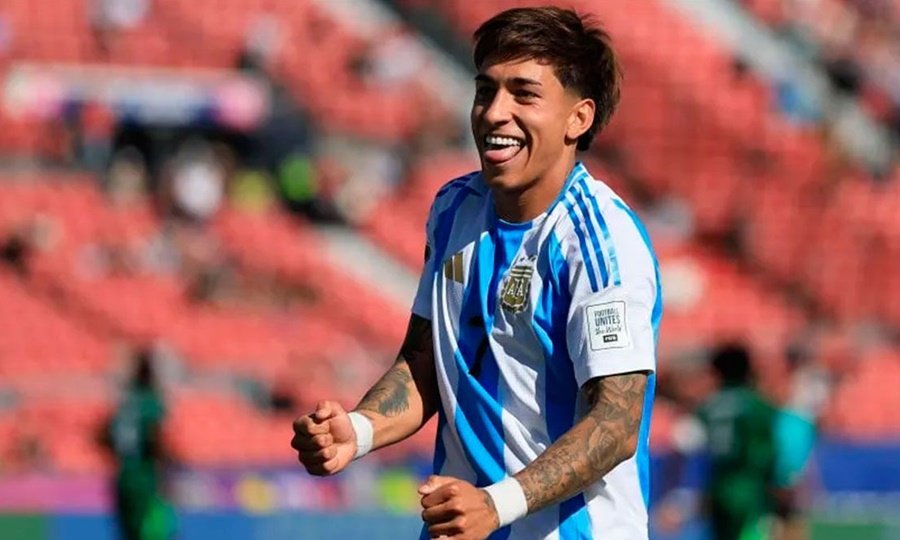 El seleccionado argentino Sub 20 celebra uno de los goles en Santiago de Chile, en un nuevo paso rumbo al título mundial.