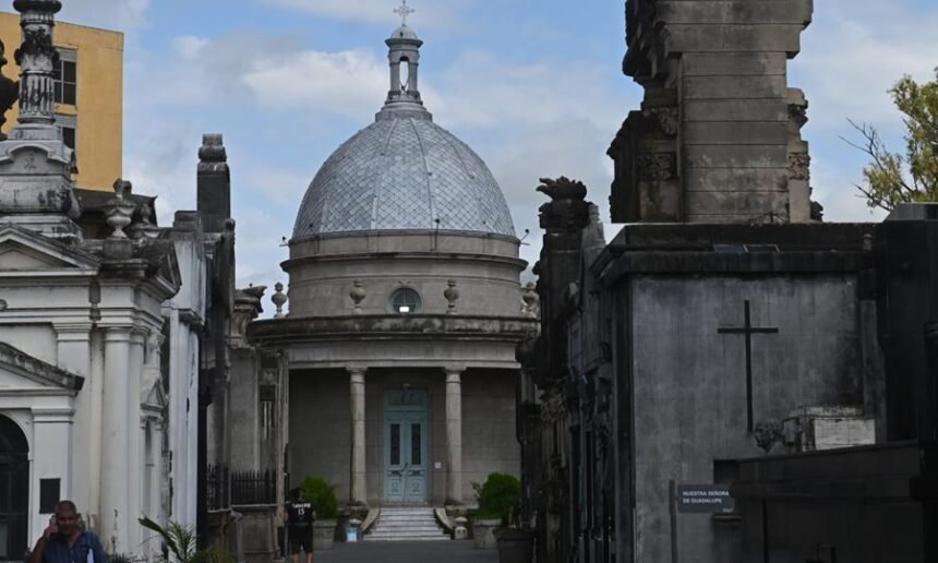 Cementerio Municipal de Santa Fe, ubicado en avenida Blas Parera 5200.