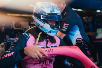 Franco Colapinto durante una jornada de Fórmula 1 con el equipo Alpine.