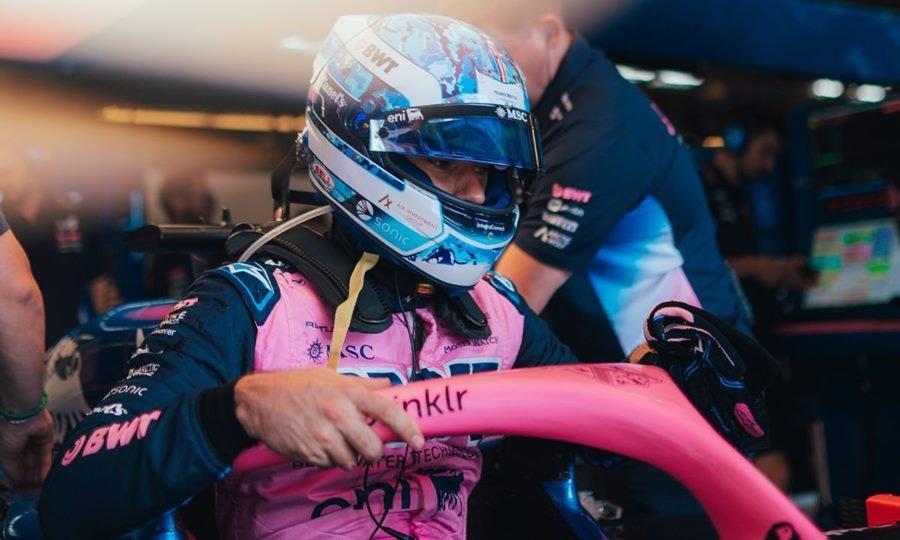 Franco Colapinto durante una jornada de Fórmula 1 con el equipo Alpine.