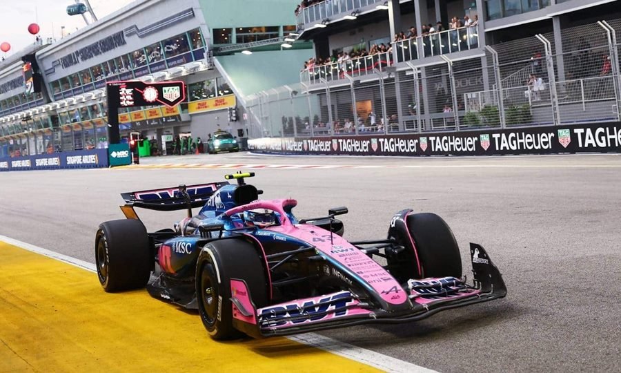 Franco Colapinto, piloto argentino de Fórmula 1, en acción con su auto de la escudería Alpine