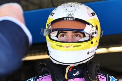 Franco Colapinto, piloto argentino de Fórmula 1, en representación del equipo Alpine.