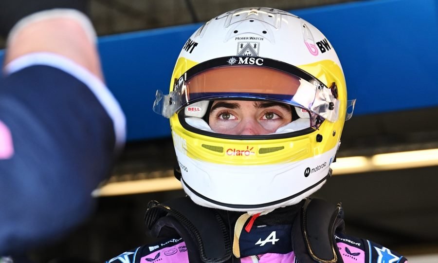Franco Colapinto, piloto argentino de Fórmula 1, en representación del equipo Alpine.