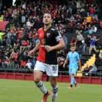 Christian Bernardi celebra su gol ante Defensores Unidos en el Brigadier López, en el cierre de la temporada para Colón, que se despidió con una victoria tras un año difícil.