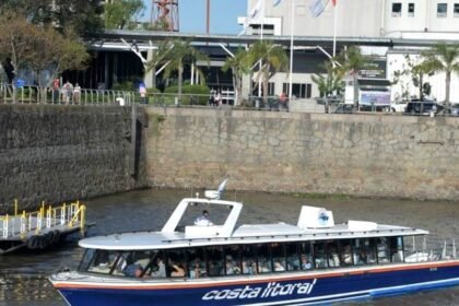 El Costa Litoral 2 volvió a navegar desde la Terminal Turística del Puerto de Santa Fe, ofreciendo paseos fluviales para disfrutar la ciudad desde el río.