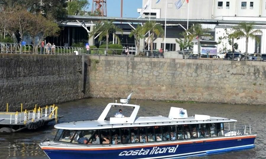 El Costa Litoral 2 volvió a navegar desde la Terminal Turística del Puerto de Santa Fe, ofreciendo paseos fluviales para disfrutar la ciudad desde el río.