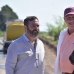 Carlos De Grandis recorrió las obras de pavimentación en la zona industrial de Puerto General San Martín.
