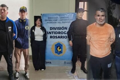 La Policía Federal trasladó a la empleada municipal de Rosario y a Hugo Marcelo O. y Nicolás Nahuel O., quienes se entregaron tras los allanamientos por microtráfico en Rosario y Villa Gobernador Gálvez.