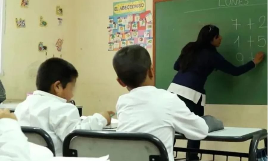 Docentes en alerta: el salario real en Santa Fe cayó 27,5% entre junio 2023 y junio 2025, según Santa Fe en Números.