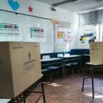 Mesas de votación durante las elecciones legislativas 2025 en Argentina, en una jornada marcada por la baja participación ciudadana.