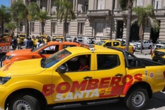 La vicegobernadora Gisela Scaglia encabezó el acto de entrega de camionetas y equipamiento para reforzar el combate de incendios y la protección de la biodiversidad en Santa Fe.