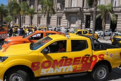 La vicegobernadora Gisela Scaglia encabezó el acto de entrega de camionetas y equipamiento para reforzar el combate de incendios y la protección de la biodiversidad en Santa Fe.
