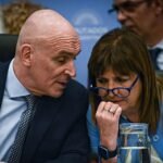 La ministra le exigió respuestas al principal candidato de LLA de cara a octubre.