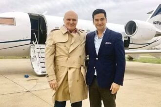 José Luis Espert junto a Fred Machado en uno de los tantos vuelos privados