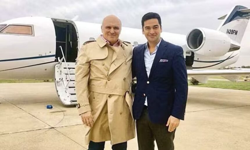 José Luis Espert junto a Fred Machado en uno de los tantos vuelos privados