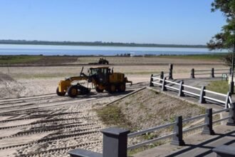 Vista del Espigón I en la costanera oeste de Santa Fe, uno de los espacios públicos que la Municipalidad prepara para la temporada de verano.