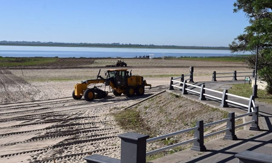 Vista del Espigón I en la costanera oeste de Santa Fe, uno de los espacios públicos que la Municipalidad prepara para la temporada de verano.