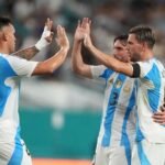 Giovani Lo Celso celebra su gol ante Venezuela en Miami, en un nuevo amistoso de la Selección Argentina dirigida por Lionel Scaloni.