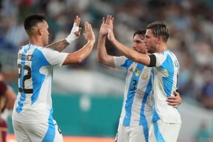 Giovani Lo Celso celebra su gol ante Venezuela en Miami, en un nuevo amistoso de la Selección Argentina dirigida por Lionel Scaloni.