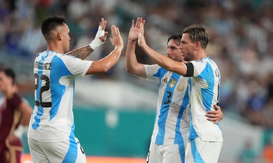 Giovani Lo Celso celebra su gol ante Venezuela en Miami, en un nuevo amistoso de la Selección Argentina dirigida por Lionel Scaloni.