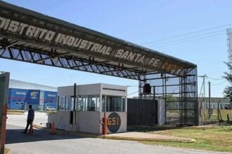 Ingreso principal al Área Industrial Los Polígonos, en Santa Fe, que concentra la actividad productiva y empresarial de la zona.