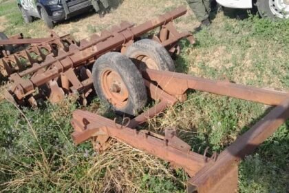 La maquinaria agrícola recuperada por la Guardia Rural “Los Pumas” tras un operativo interprovincial entre Santa Fe y Chaco.-
