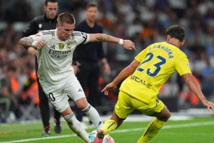 Franco Mastantuono en acción durante la victoria de Real Madrid ante Villarreal en el Santiago Bernabéu.