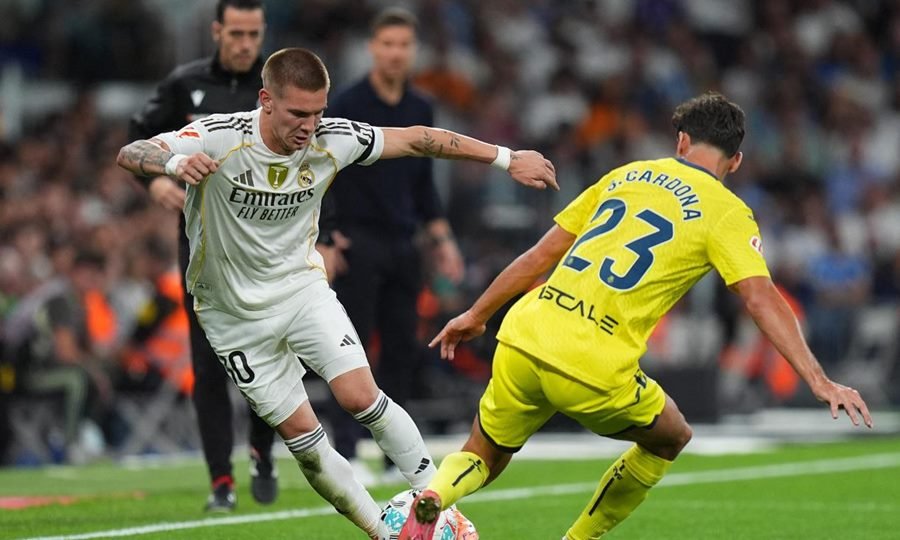 Franco Mastantuono en acción durante la victoria de Real Madrid ante Villarreal en el Santiago Bernabéu.