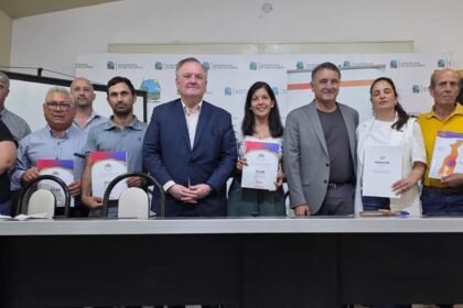 El senador Felipe Michlig encabezó la firma de convenios provinciales en San Guillermo junto a autoridades locales y comunales.