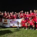 Jugadores de Brown de San Vicente celebran un nuevo título en una jornada que unió deporte y comunidad.