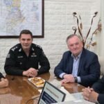 El senador Felipe Michlig y el diputado Marcelo González durante la reunión en la Unidad Regional XIII de Policía, donde analizaron avances en seguridad
