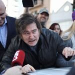 Javier Milei en actividades de campaña junto a dirigentes de La Libertad Avanza.