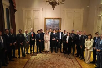 El presidente Javier Milei durante una reunión con gobernadores en la Casa Rosada.