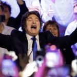 El presidente Javier Milei celebró el triunfo de La Libertad Avanza en las elecciones legislativas desde el búnker del Hotel Libertador.