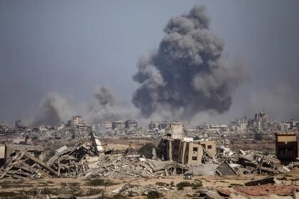 Bombardeos en la Franja de Gaza durante un nuevo episodio de tensión entre Israel y grupos armados palestinos.