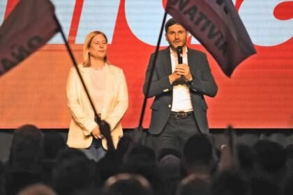 El gobernador y la vicegobernadora compartieron el escenario en Rosario tras conocerse los resultados electorales.