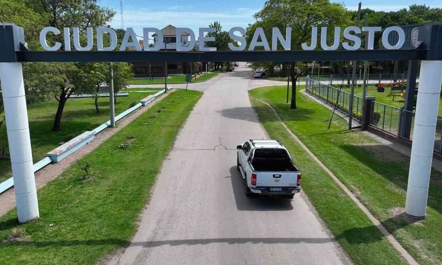 Vista del acceso principal a San Justo, cabecera del departamento del norte de la provincia de Santa Fe.