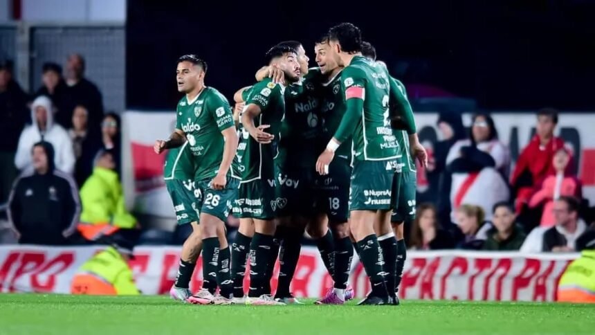 River no levanta cabeza en el Clausura: cayó como local ante Sarmiento y se multiplican los cuestionamientos en el Monumental.